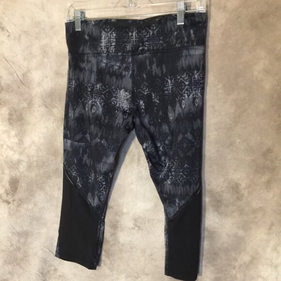 The North Face Calf Length Yoga Pants Capri Leggings  Medium - Picture 1 of 8